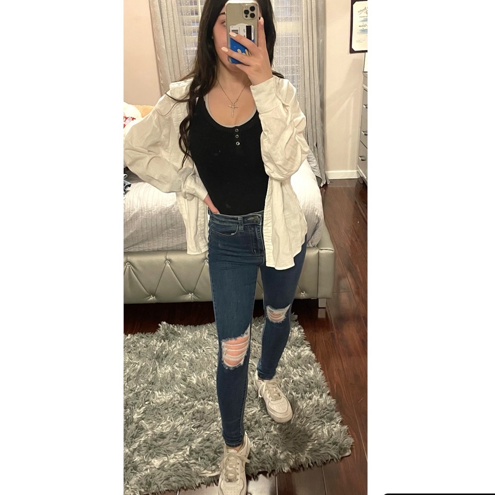 Skinny Blue Jeans with Ripped Knees